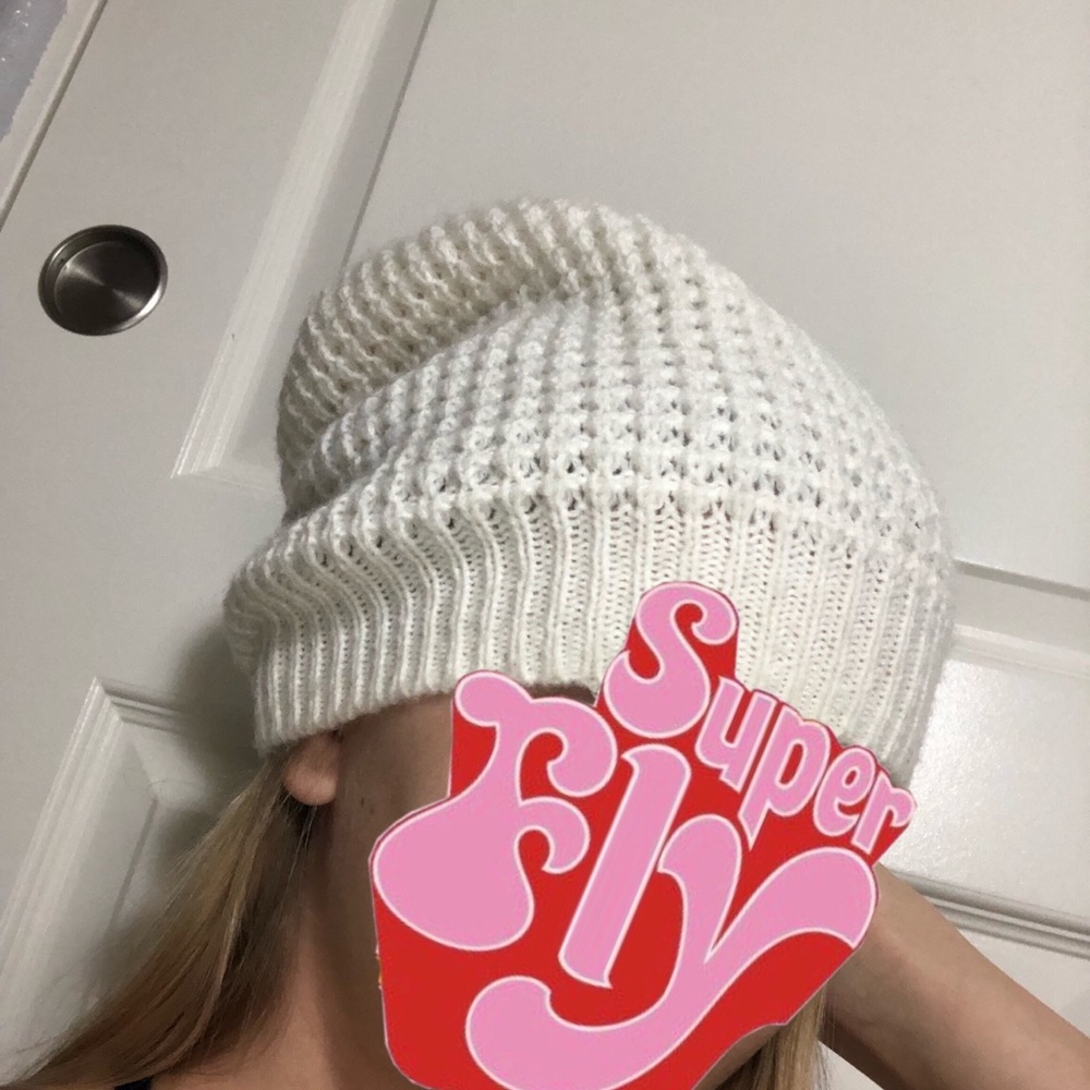 Knitted beanie.